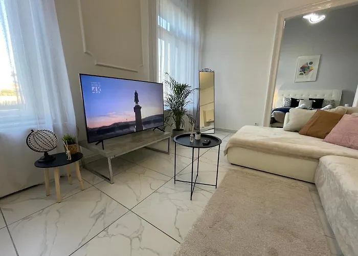 Luxury Riverside Panorama