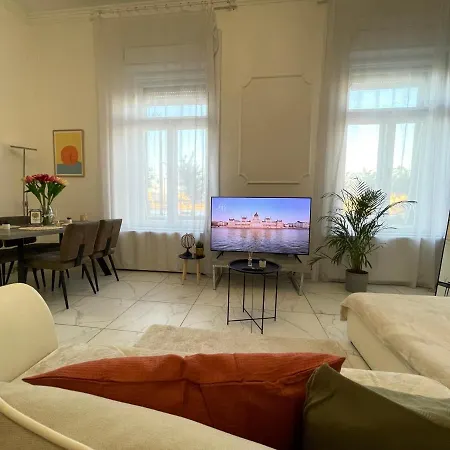 Luxury Riverside Panorama Apartman *