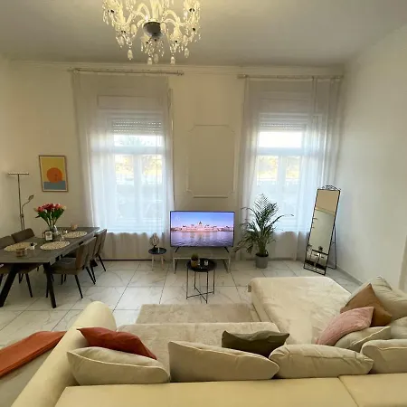 Luxury Riverside Panorama